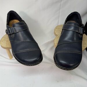 CLARKS WOMENS NAVY SLIP VELCRO BUCKLE LEATHER SZ 8.5.